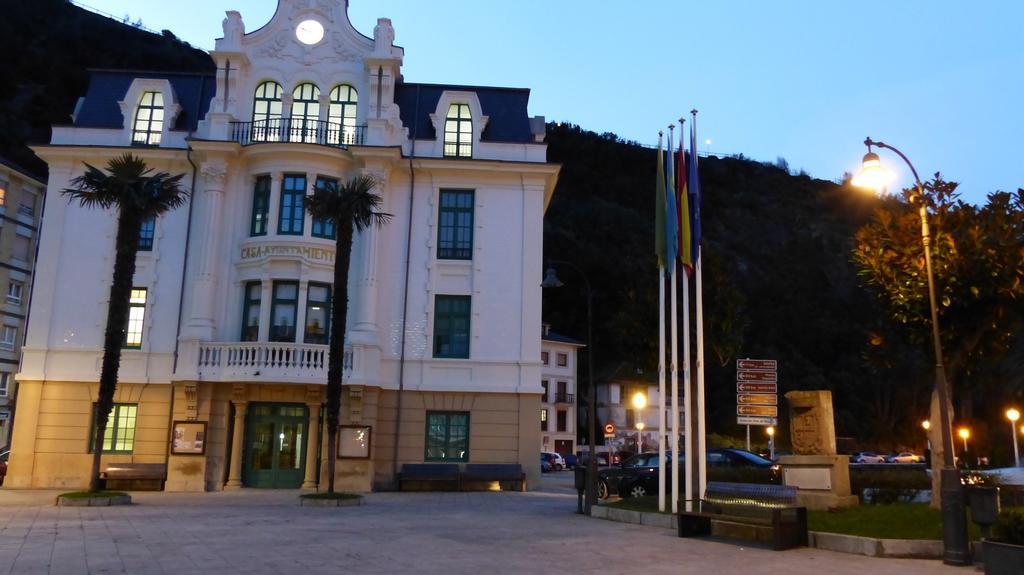 Pension Oria Luarca Buitenkant foto